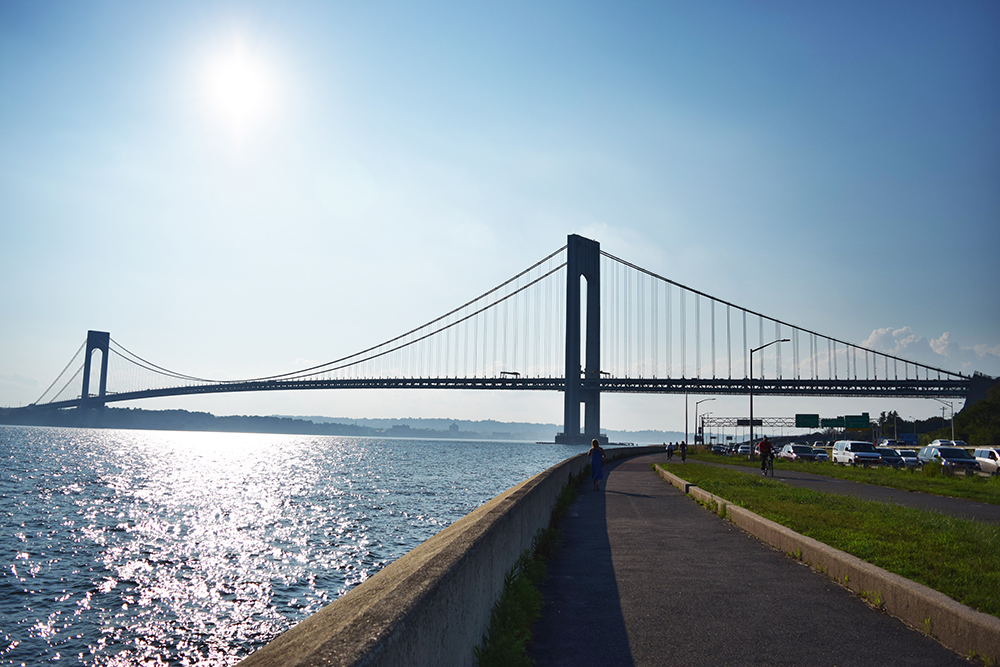 1、美國韋拉扎諾海峽大橋.jpg